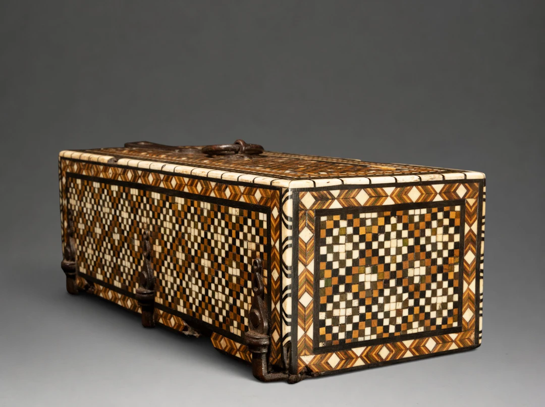 EXCEPTIONAL ANTIQUE VENETIAN GAME BOX, EMBRIACHI TYPE - 19TH CENTURY?