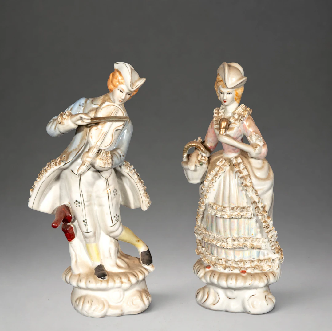 Pair of figurines of musicians – German School – 20th century