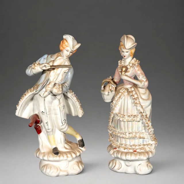 Pair of figurines of musicians – German School – 20th century