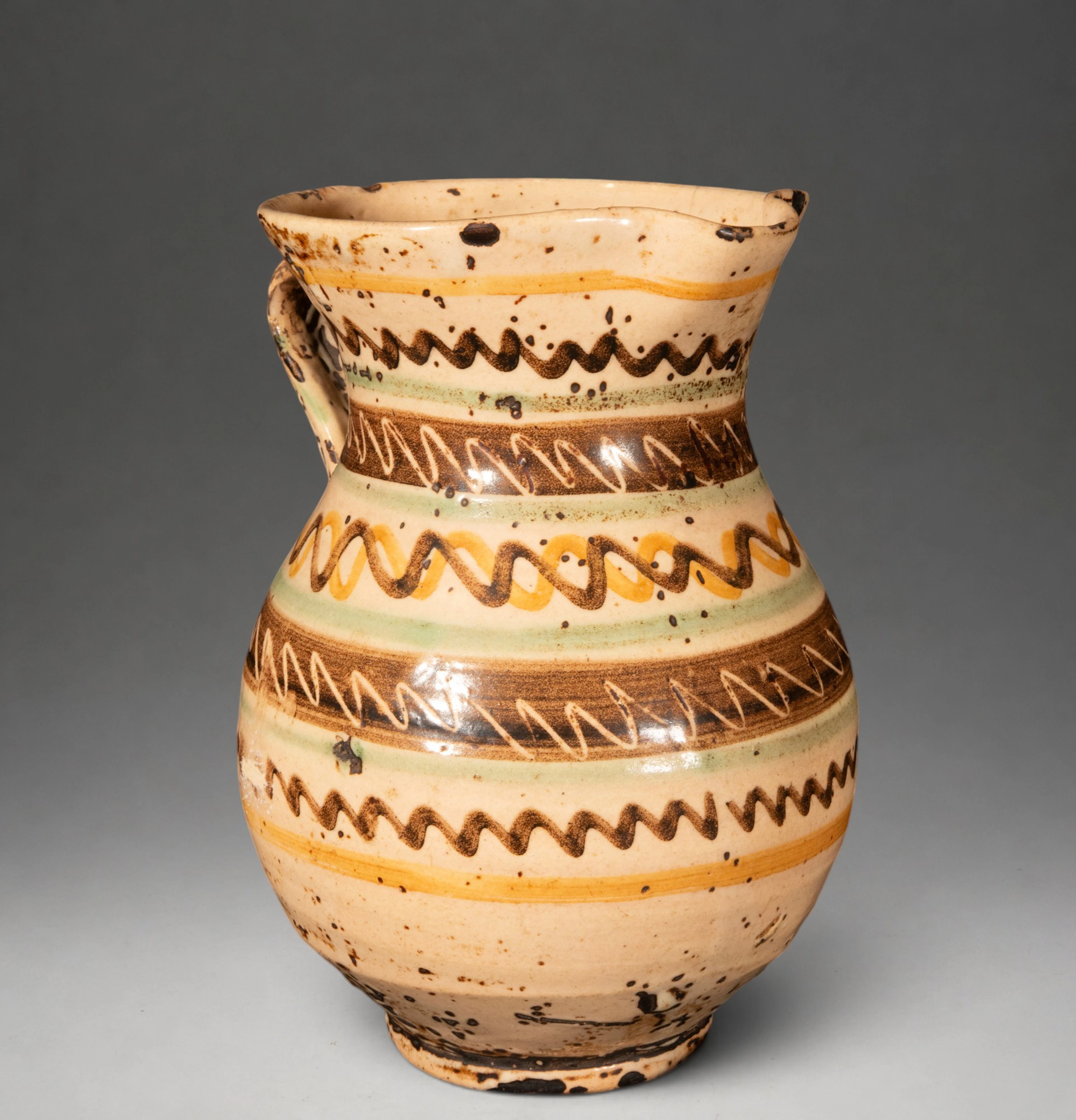 TERUEL CERAMICS - Jug with geometric decoration in manganese and yellow