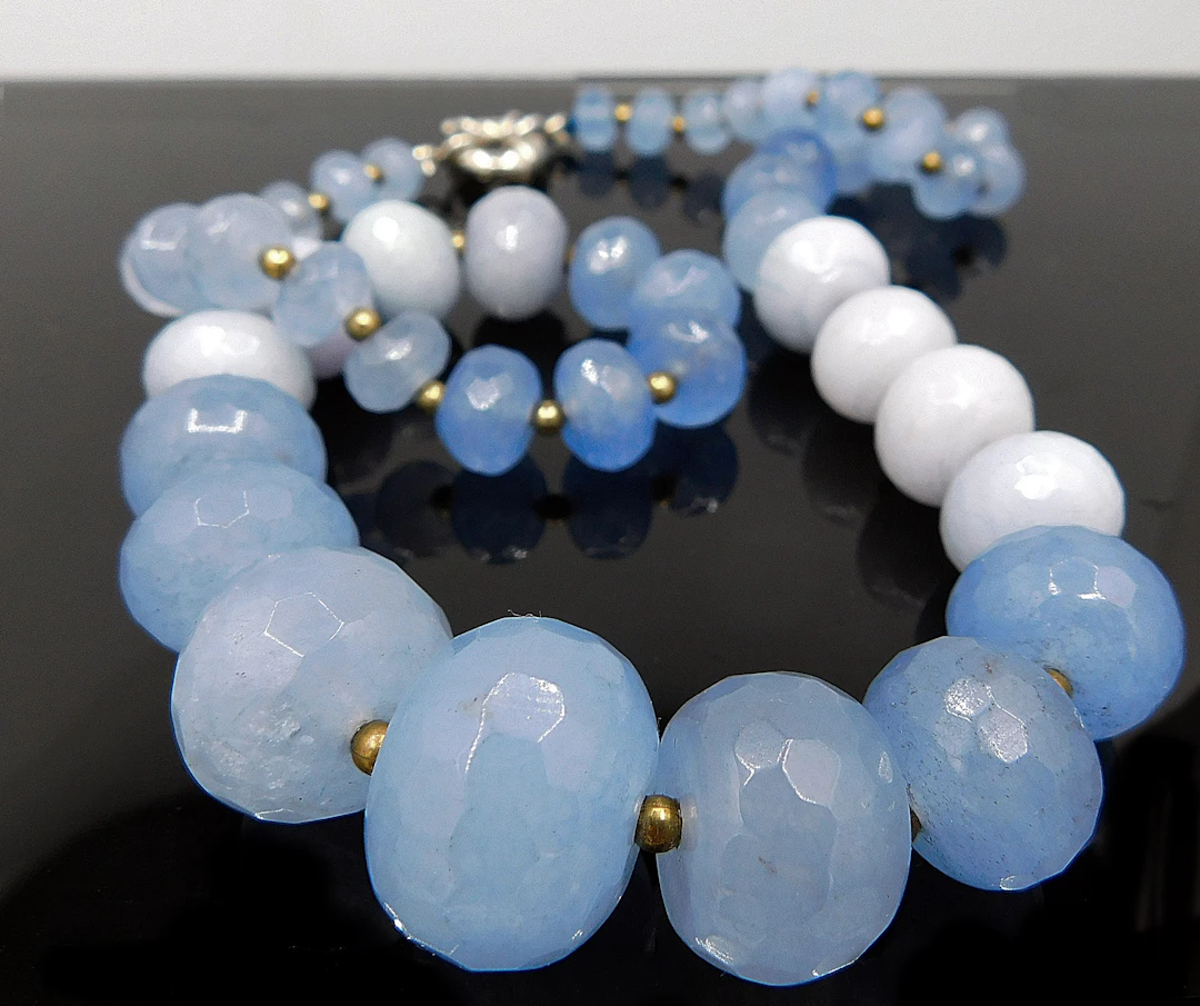COMPLETE VINTAGE NECKLACE WITH 45 LARGE NATURAL AQUAMARINS, OVER 20