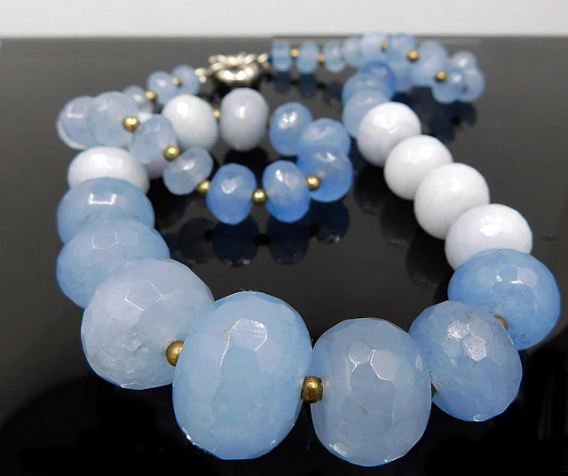 COMPLETE VINTAGE NECKLACE WITH 45 LARGE NATURAL AQUAMARINS, OVER 20