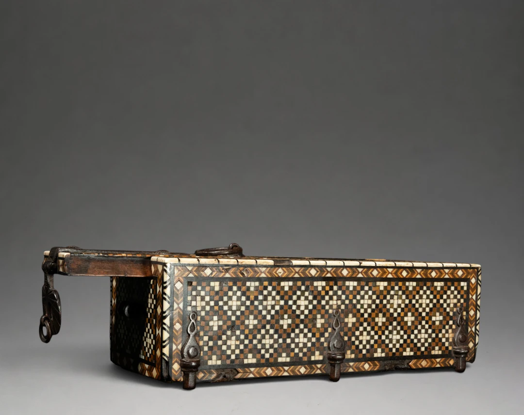 EXCEPTIONAL ANTIQUE VENETIAN GAME BOX, EMBRIACHI TYPE - 19TH CENTURY?