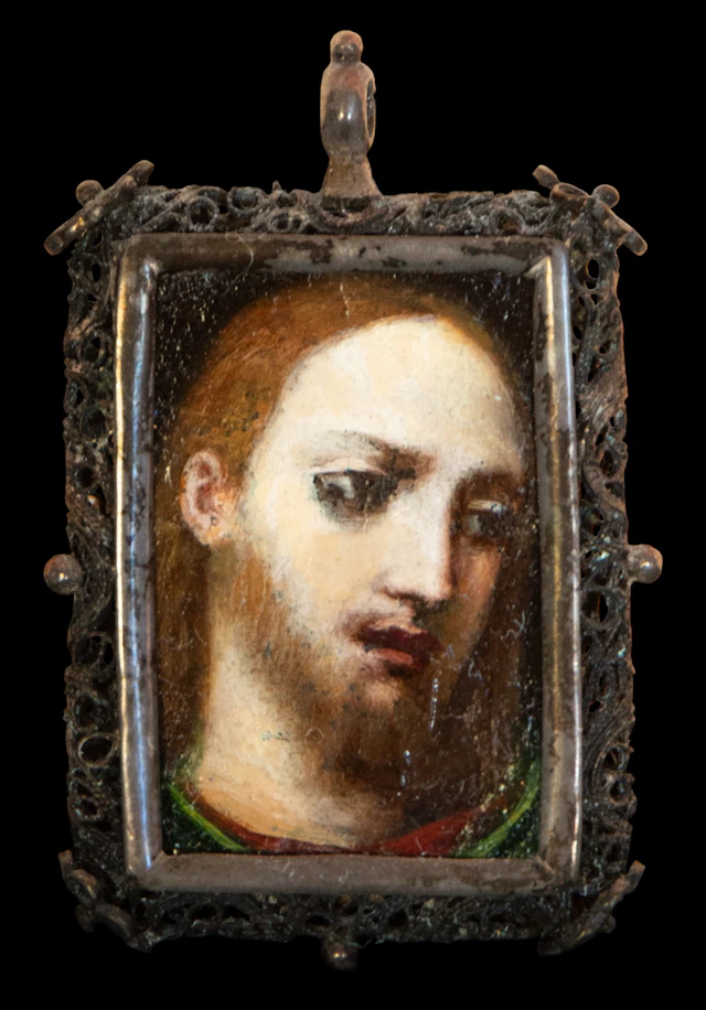 Filigree silver reliquary with Christ the Savior. Castilian workshop.