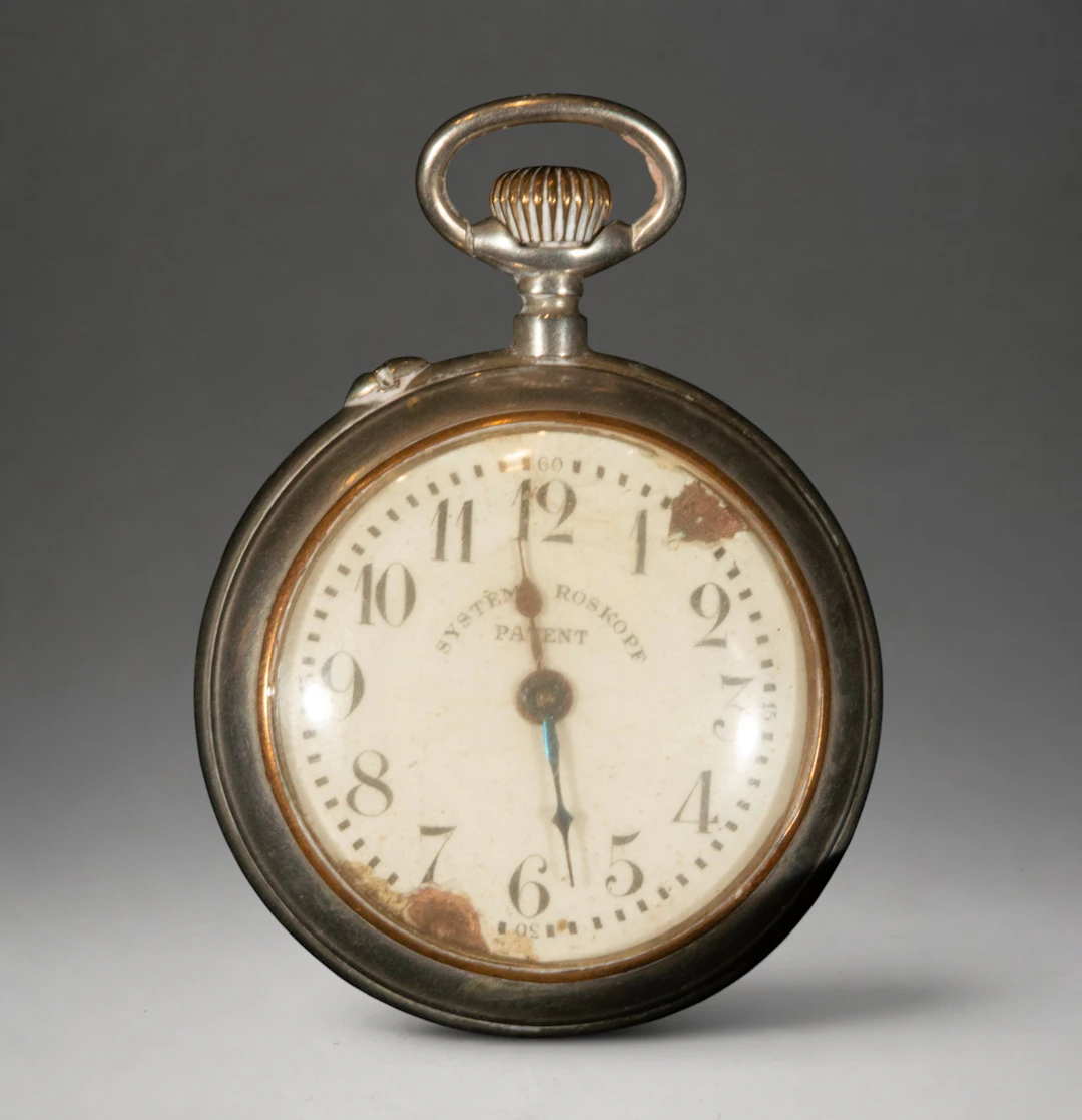 Pocket watch with Arabic numerals and subsidiary seconds hand
