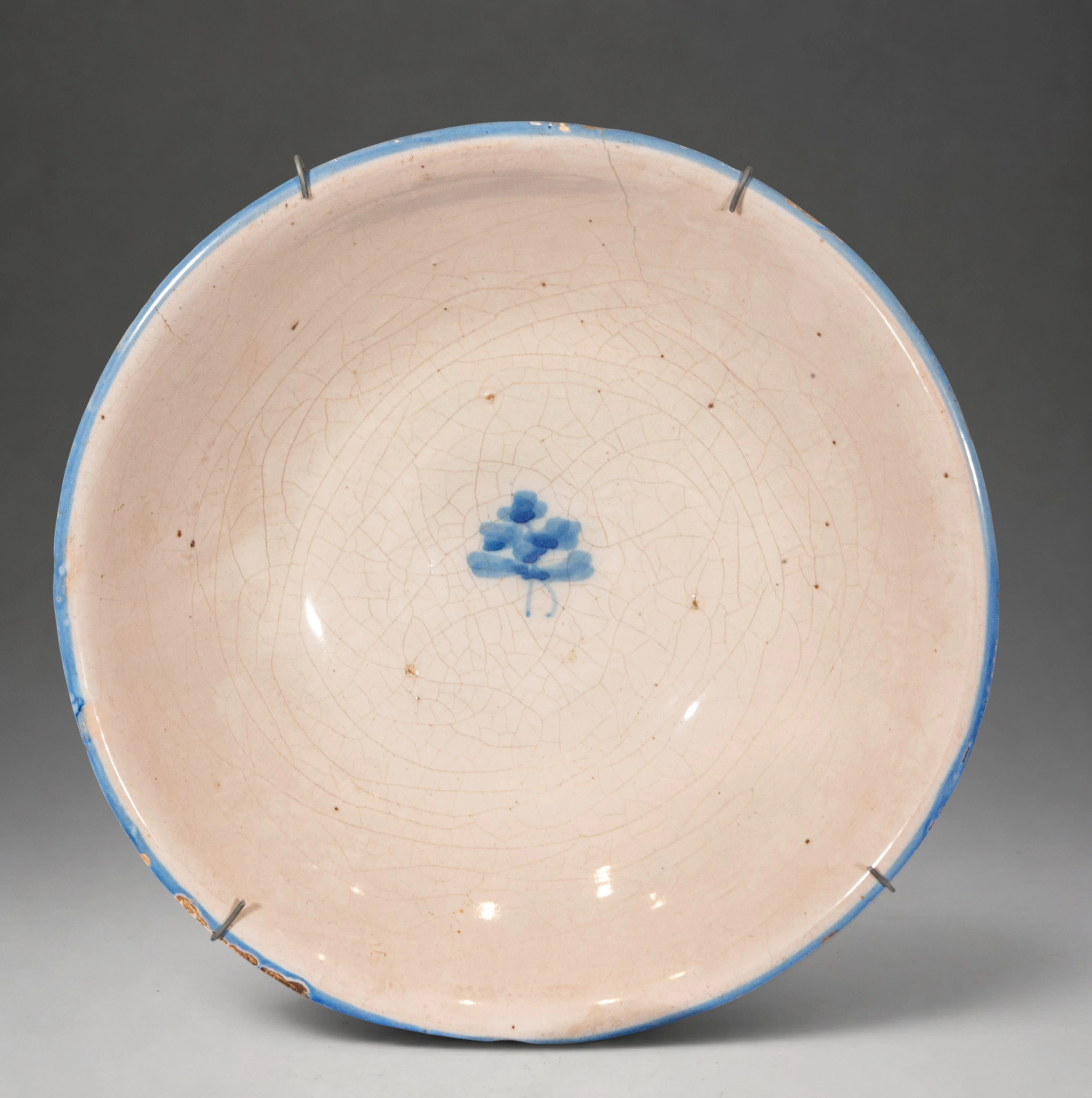 MANISES CERAMICS - Ceramic plate with plant decoration in blue