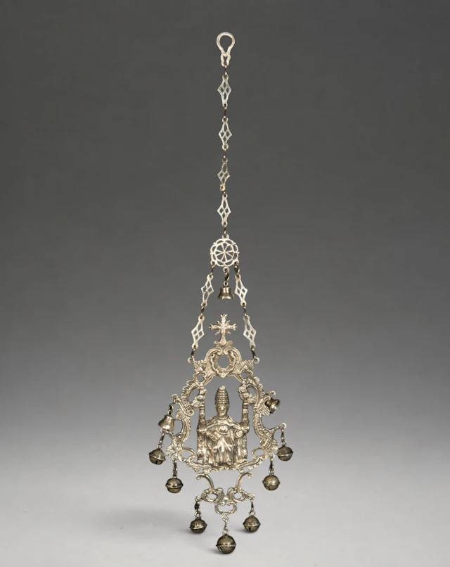 EXCEPTIONAL LARGE SILVER PENDANT RATTLE OF SAINT GREGORY, 190G, 19TH-20TH