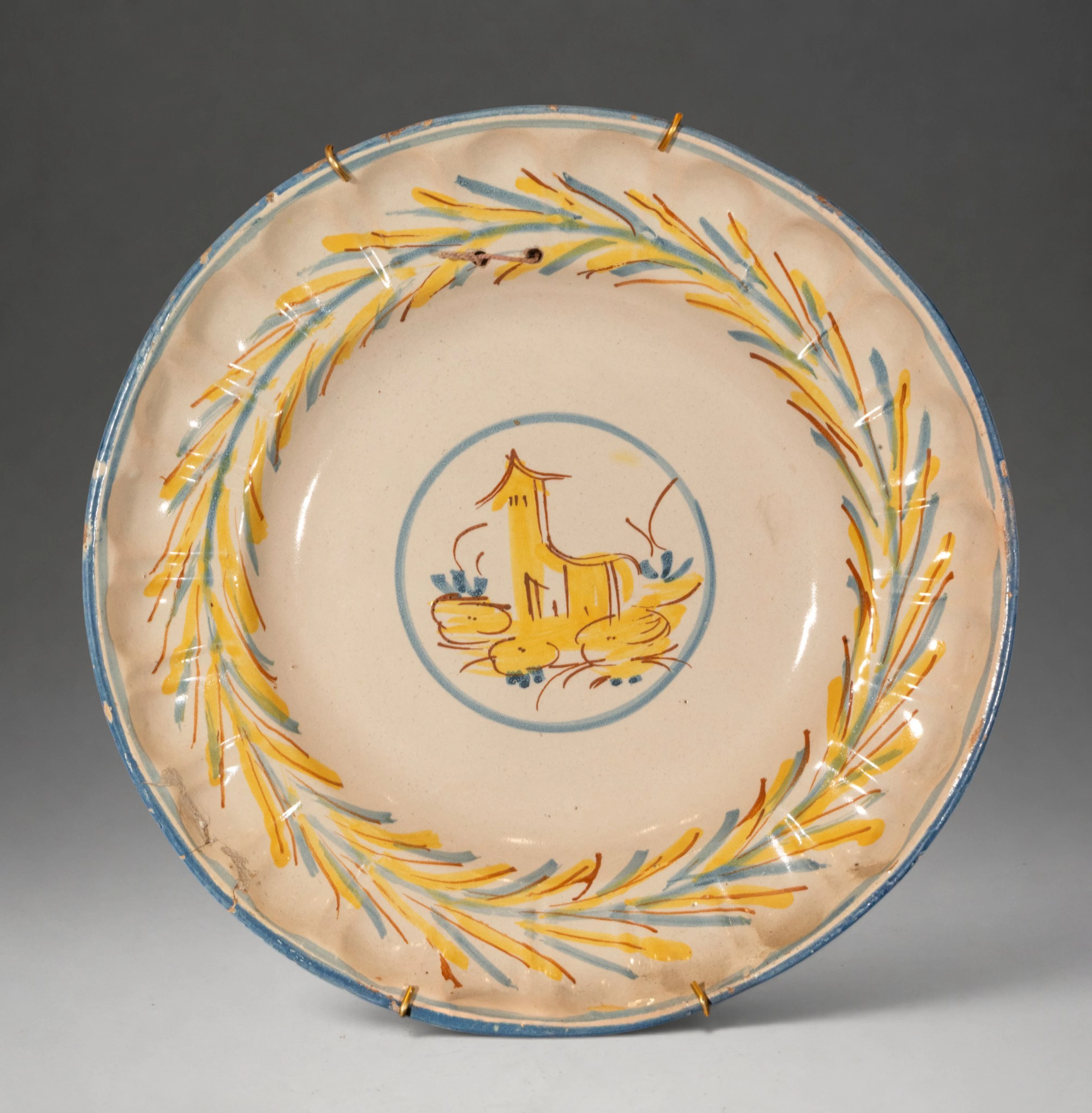 MANISES CERAMICS - Polychrome ceramic plate with animal figure