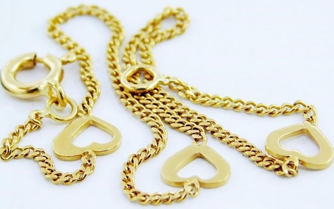 Attractive vintage unisex bracelet in 18 karat gold. Hallmarked 750.