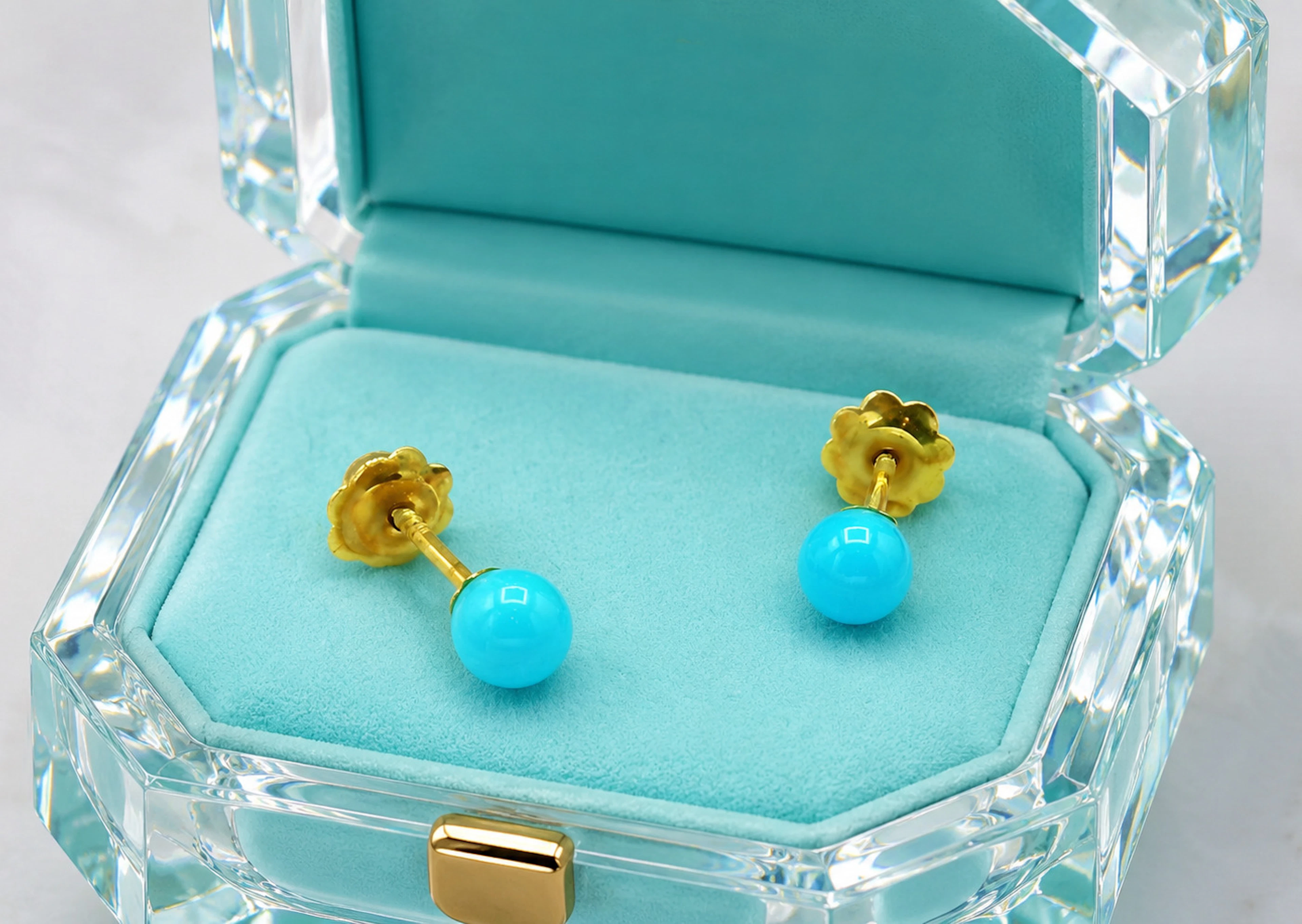 18-karat yellow gold stud earrings with turquoise