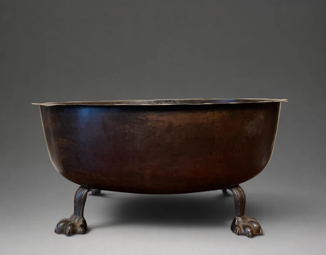 Large English or Dutch bronze brazier or vase from the 17th-18th century