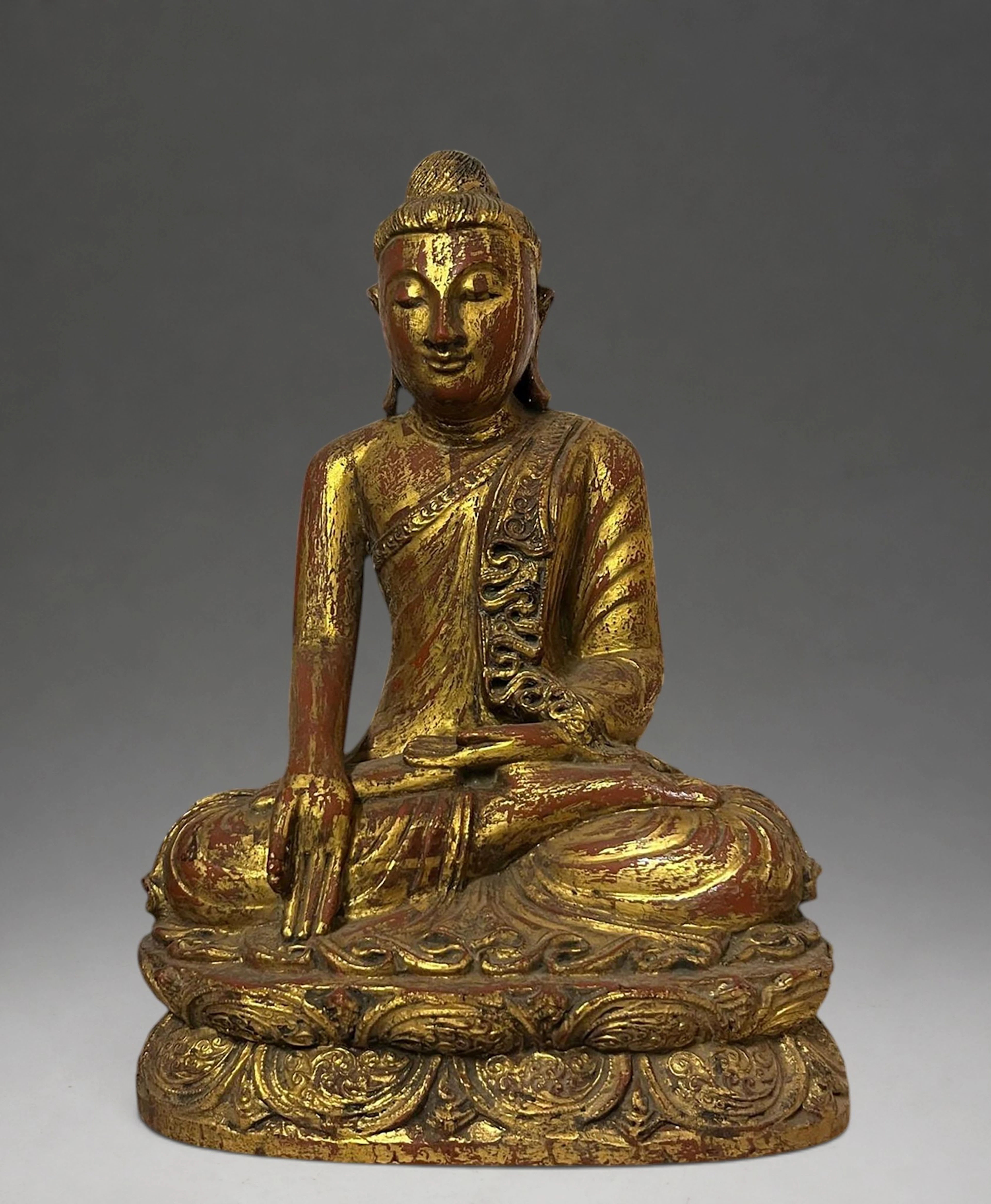 Large Buddha - Carved, lacquered and gilded wood. Burma. 19th century.
