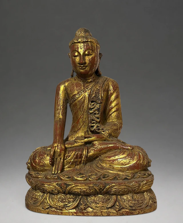 Large Buddha - Carved, lacquered and gilded wood. Burma. 19th century.