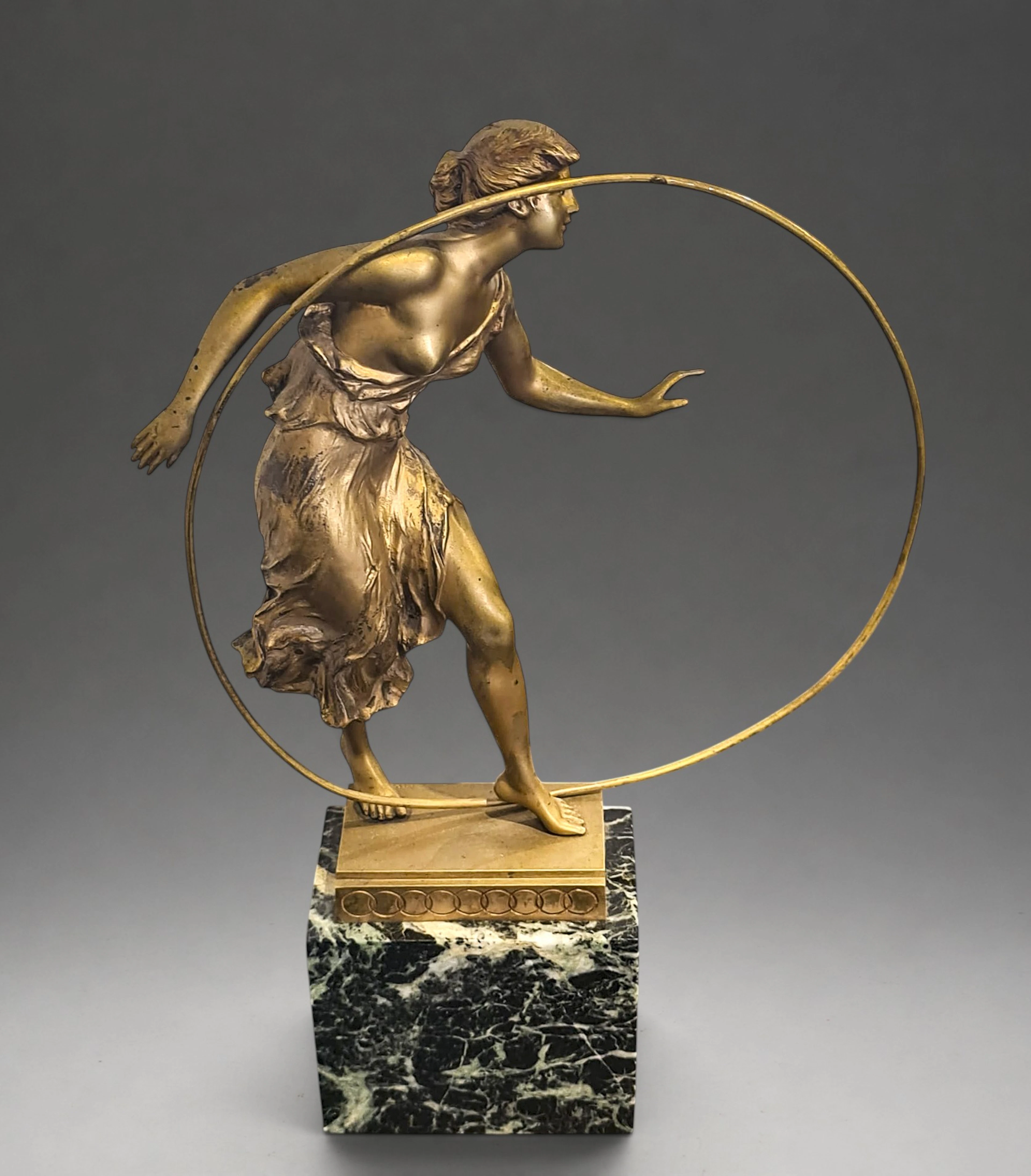Gilded bronze sculpture "Woman with Hoop", signed MORIN, (1875 - 1950)