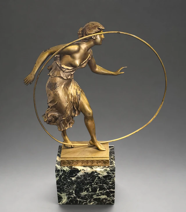 Gilded bronze sculpture "Woman with Hoop", signed MORIN, (1875 - 1950)