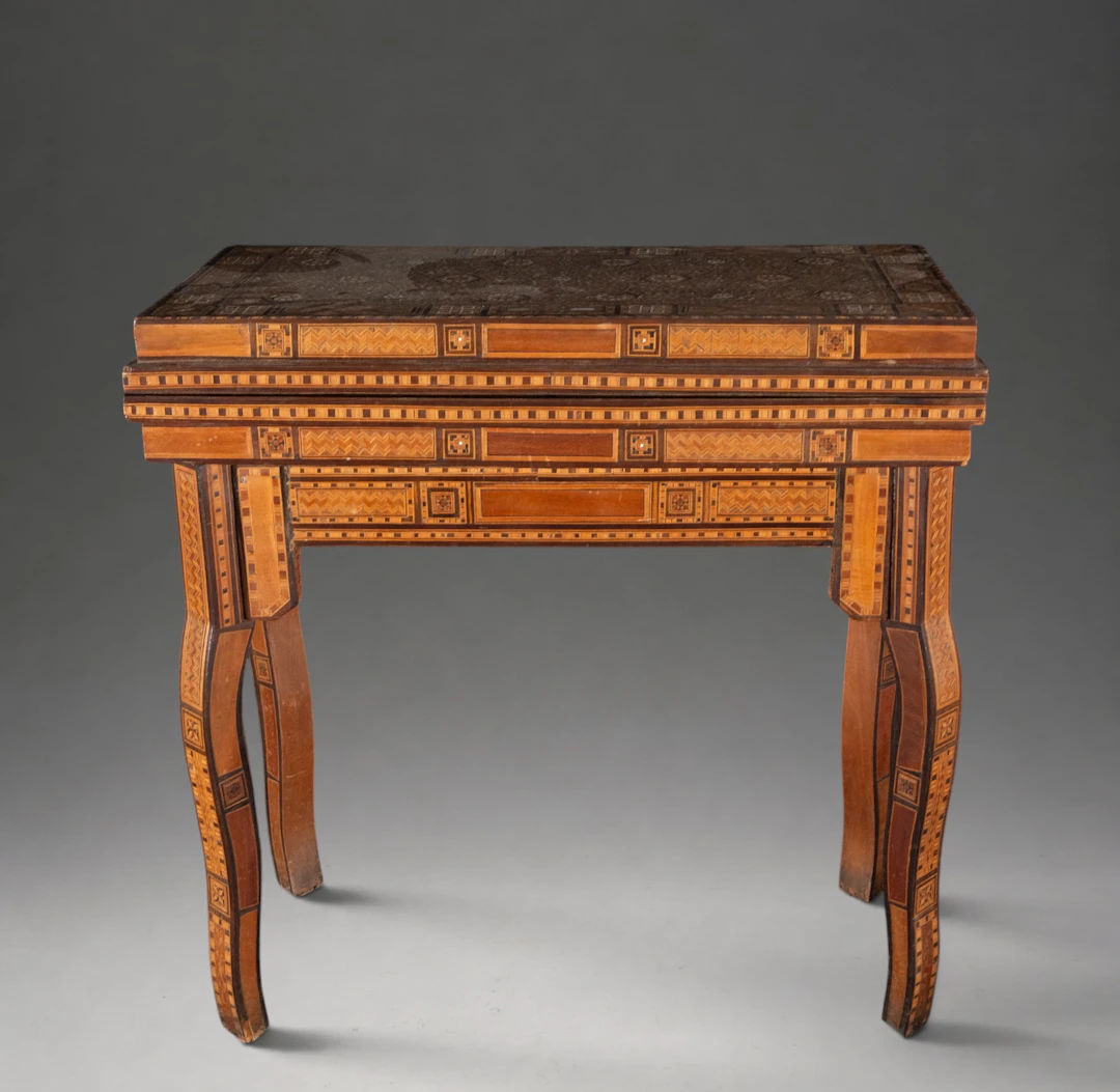 Moorish gaming table with marquetry and bone inlays – Oriental School
