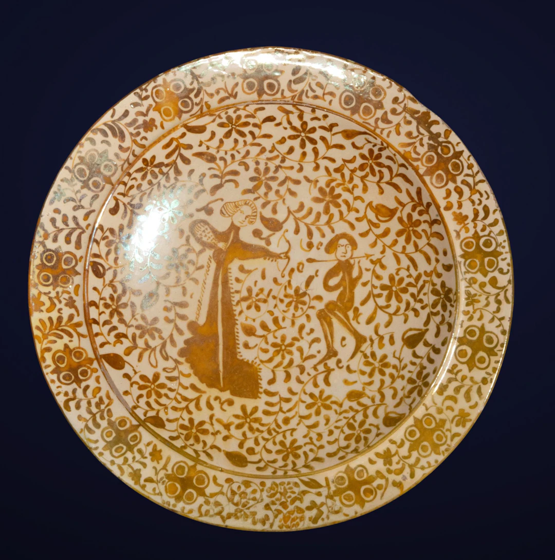Metallic lusterware plate. Possibly from Paterna, Valencia. Hispano-Arabic