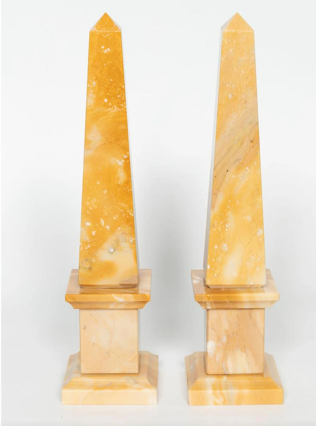 Pair of obelisks in yellow Siena marble – Italian School – 20th century