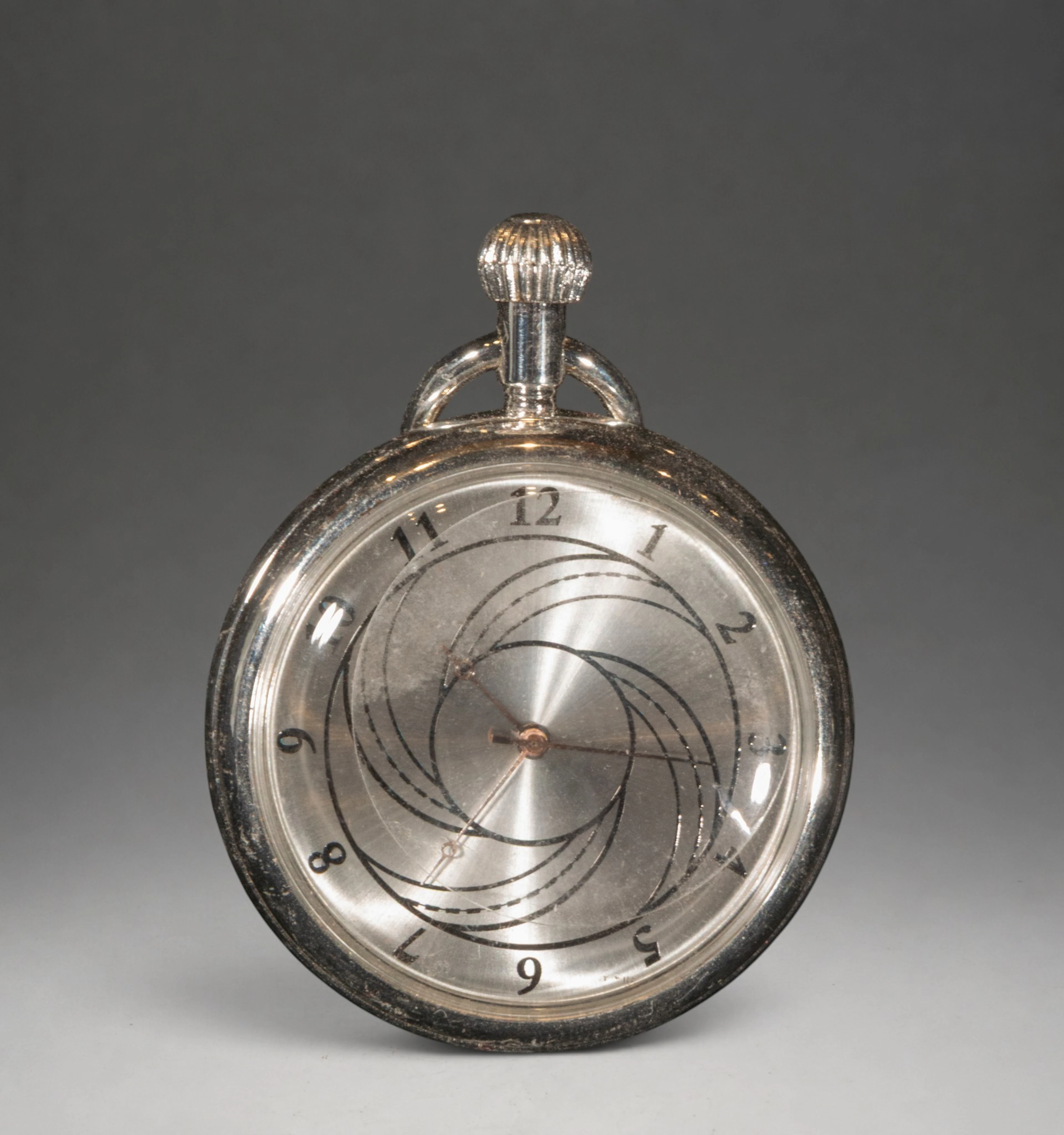 Pocket watch with concentric circular decorative dial