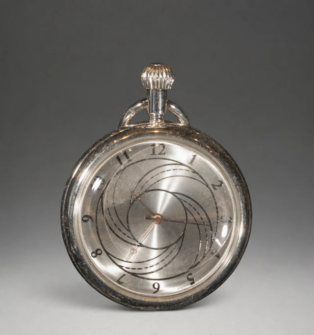 Pocket watch with concentric circular decorative dial