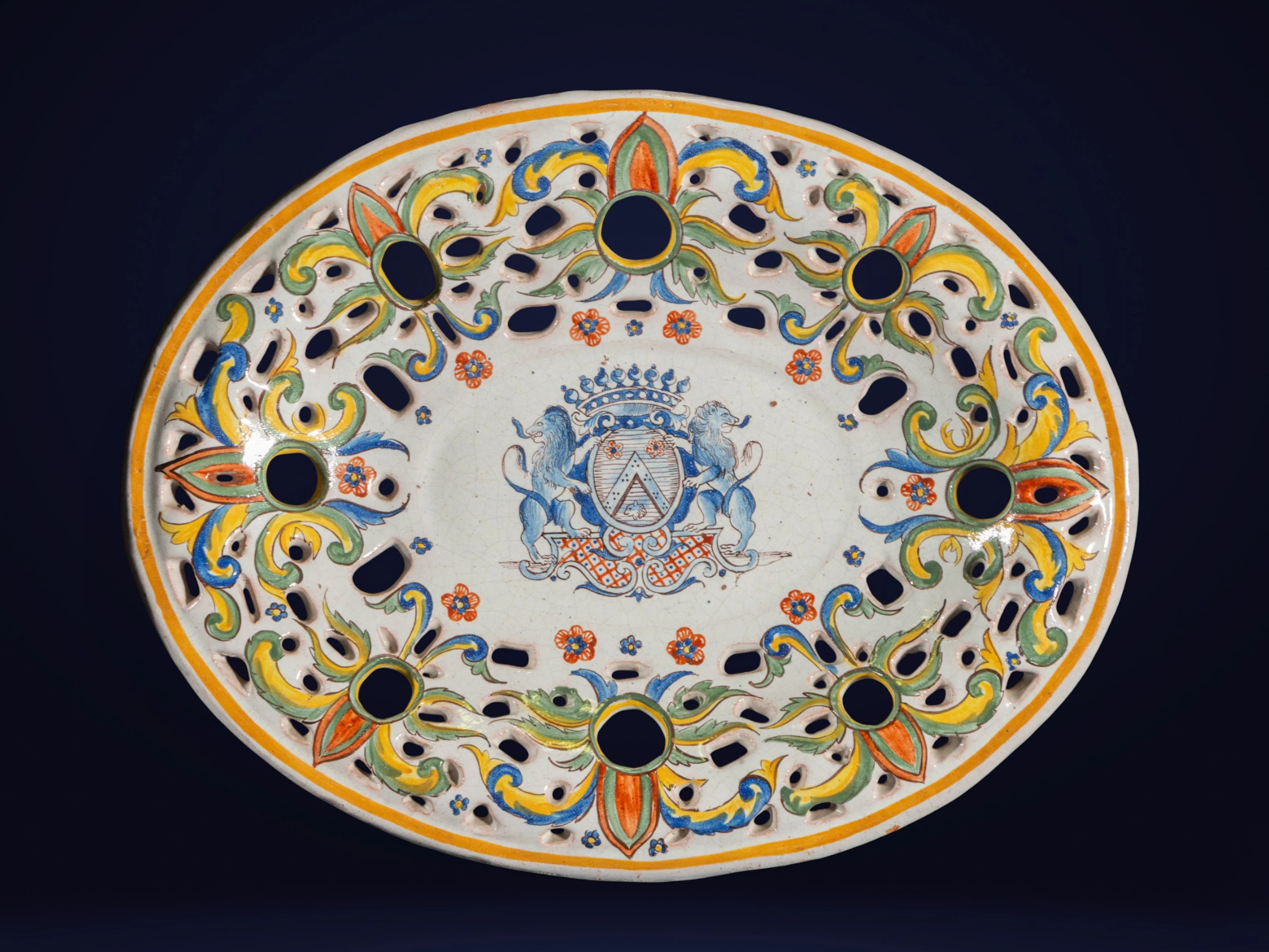 Majolica plate with noble coat of arms, late 18th and early 19th centuries