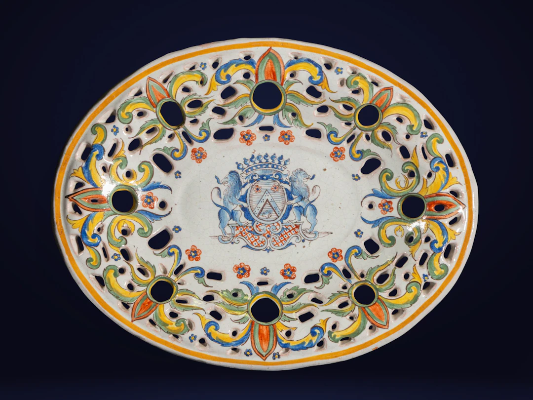 Majolica plate with noble coat of arms, late 18th and early 19th centuries