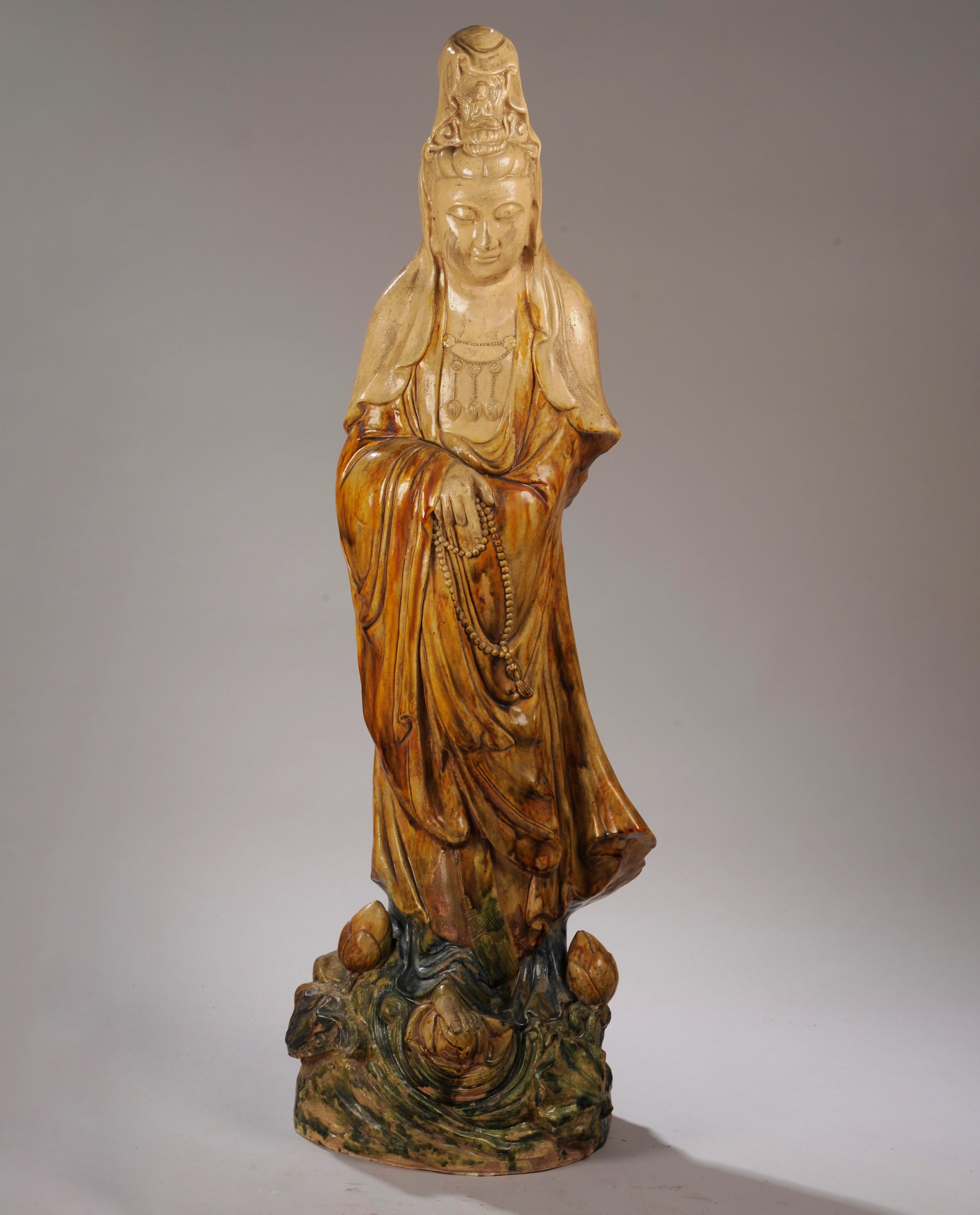 Bodhisattva Kwan Yin in stoneware sancai, Qing Dynasty - China, late