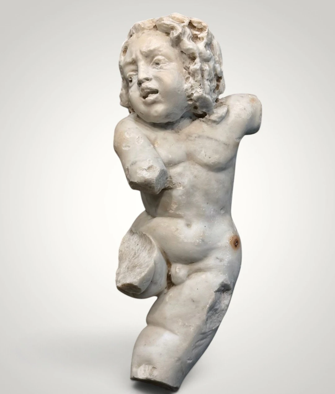 Important putto sculpture in carved marble, Italy, 17th century