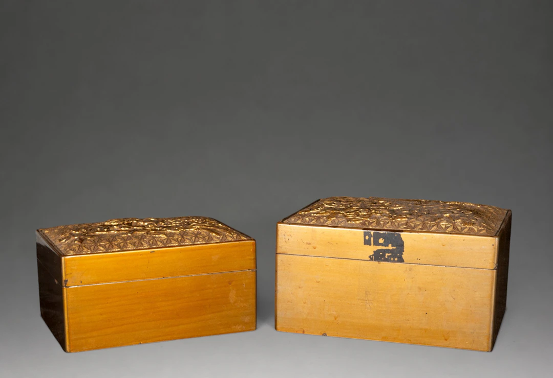Pair of Chinese boxes with lids decorated in relief – circa 1920