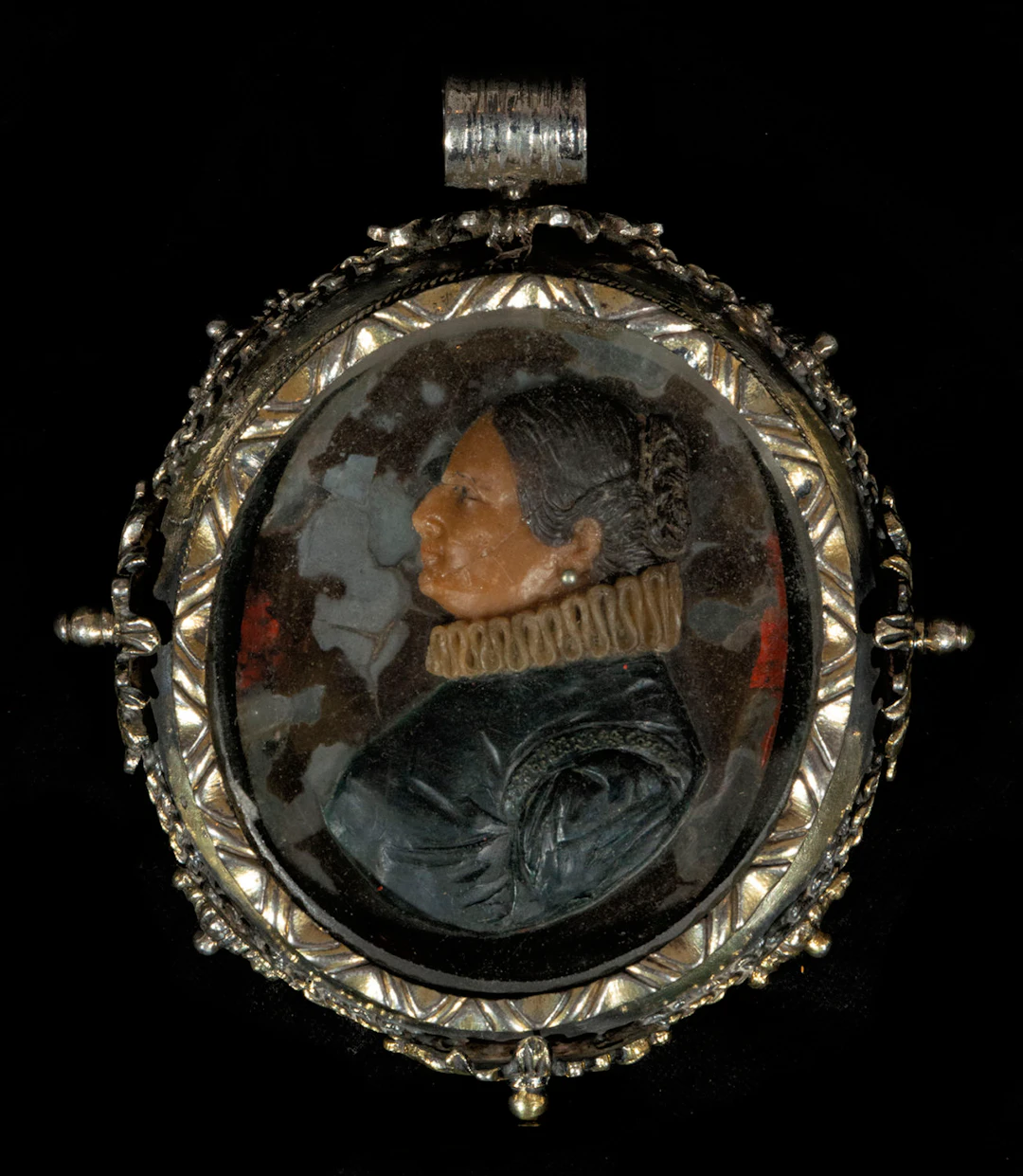 Large reliquary medallion with a wax bust of Catherine de Medici (1519-1589)