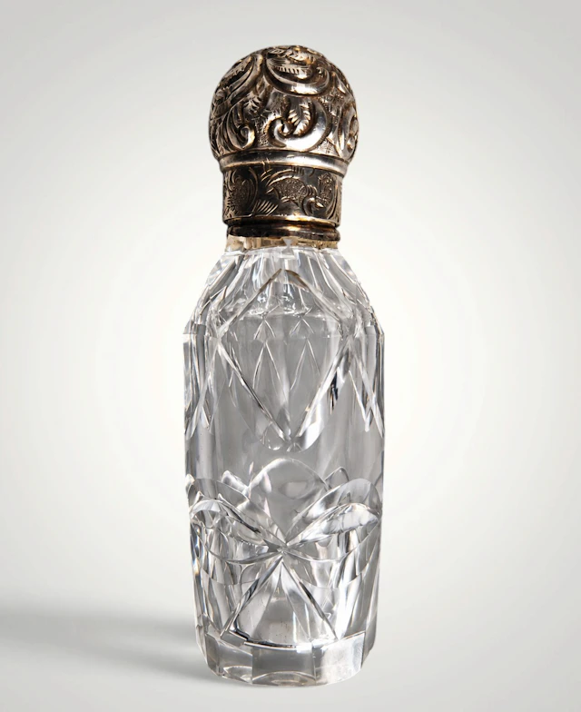 Late 18th-century perfume bottle with silver mount