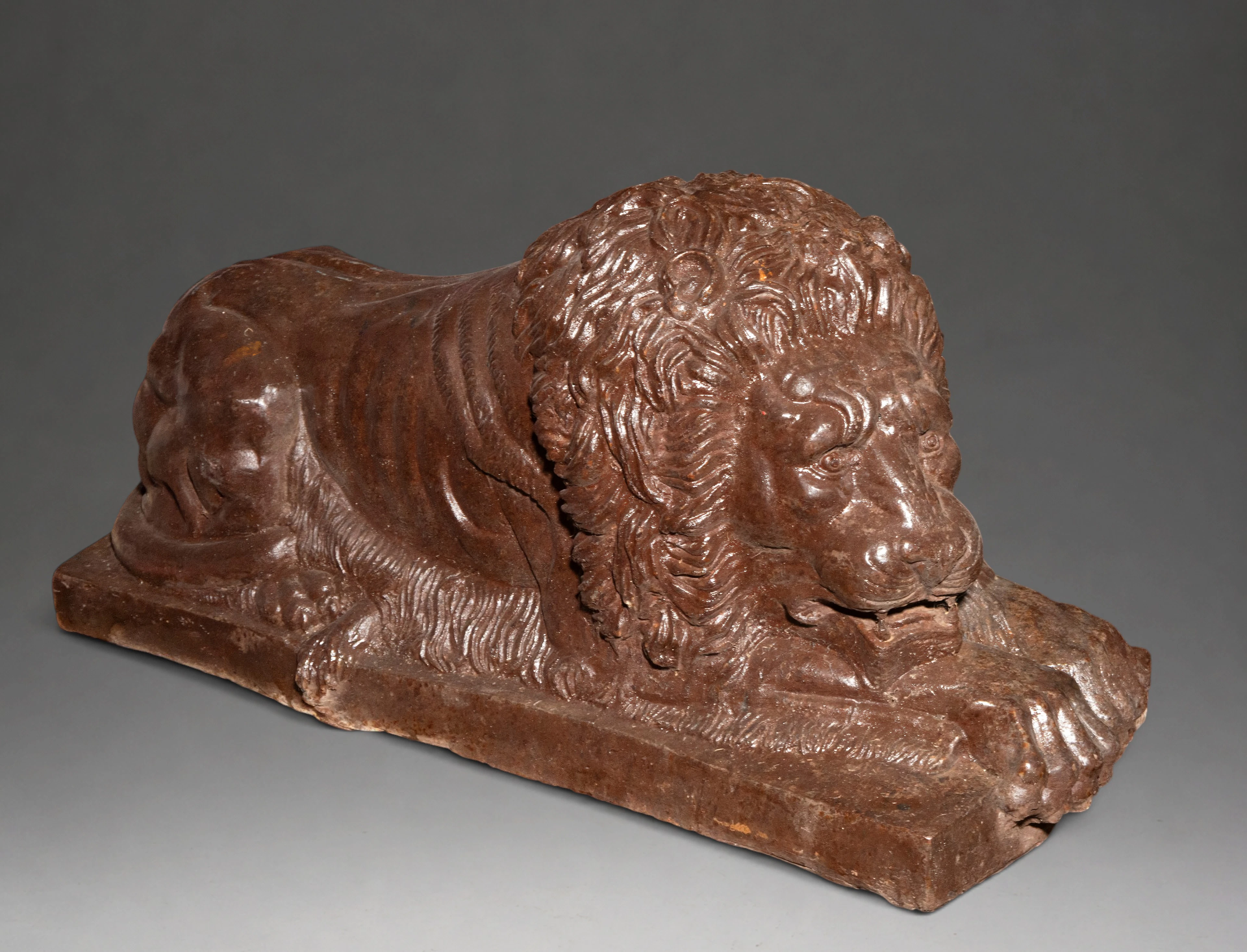 Pair of large palace entrance lions – English School – 19th century