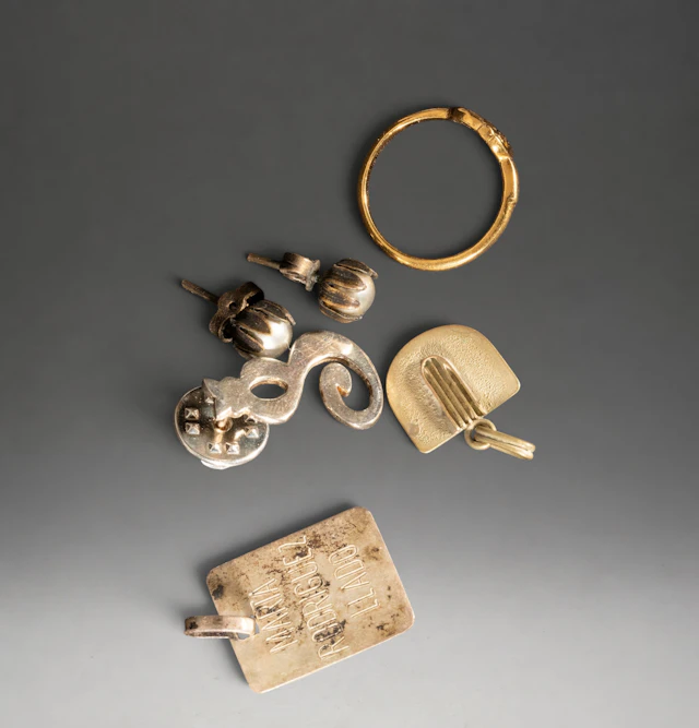 MIXED LOT OF VARIOUS SILVER PIECES