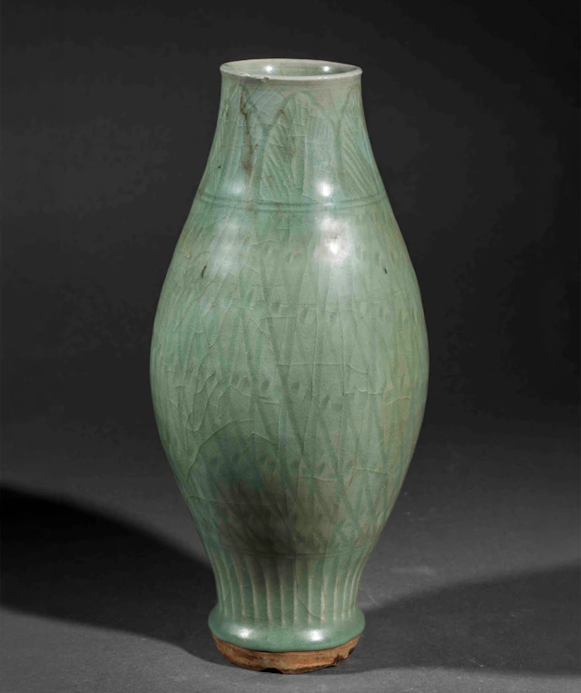 Important Longquan Vase, China, Yuan Dynasty (1271-1368)