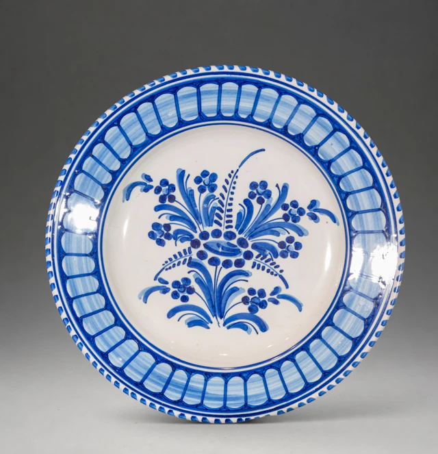 MANISES CERAMICS - Plate with floral bouquet in cobalt blue