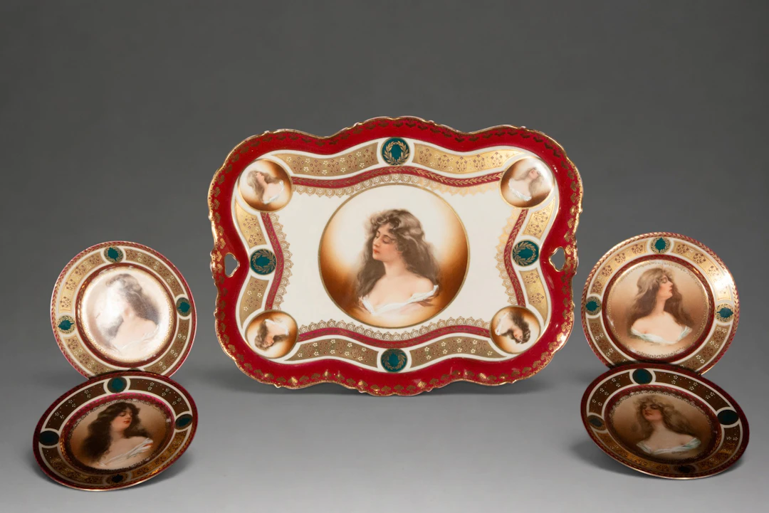 Vienna porcelain tray and four plates set – 19th century