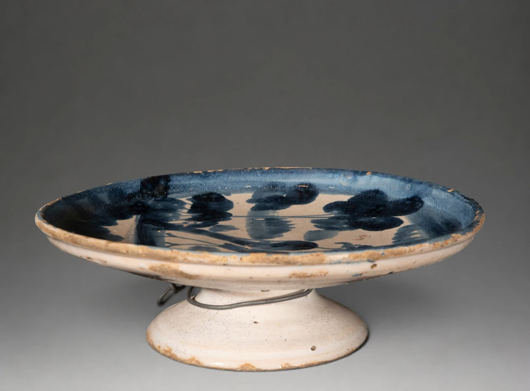 MANISES CERAMICS - Standing fruit bowl with bird and landscape decoration