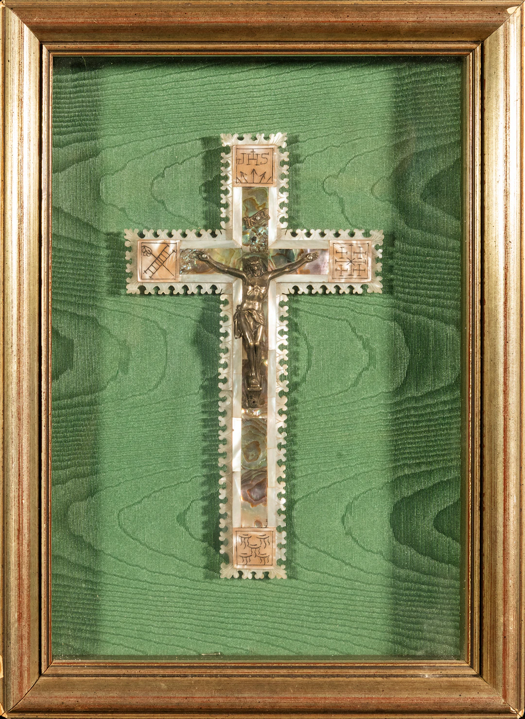CHRIST IN MOTHER-OF-PEARL FROM JERUSALEM - 19TH CENTURY