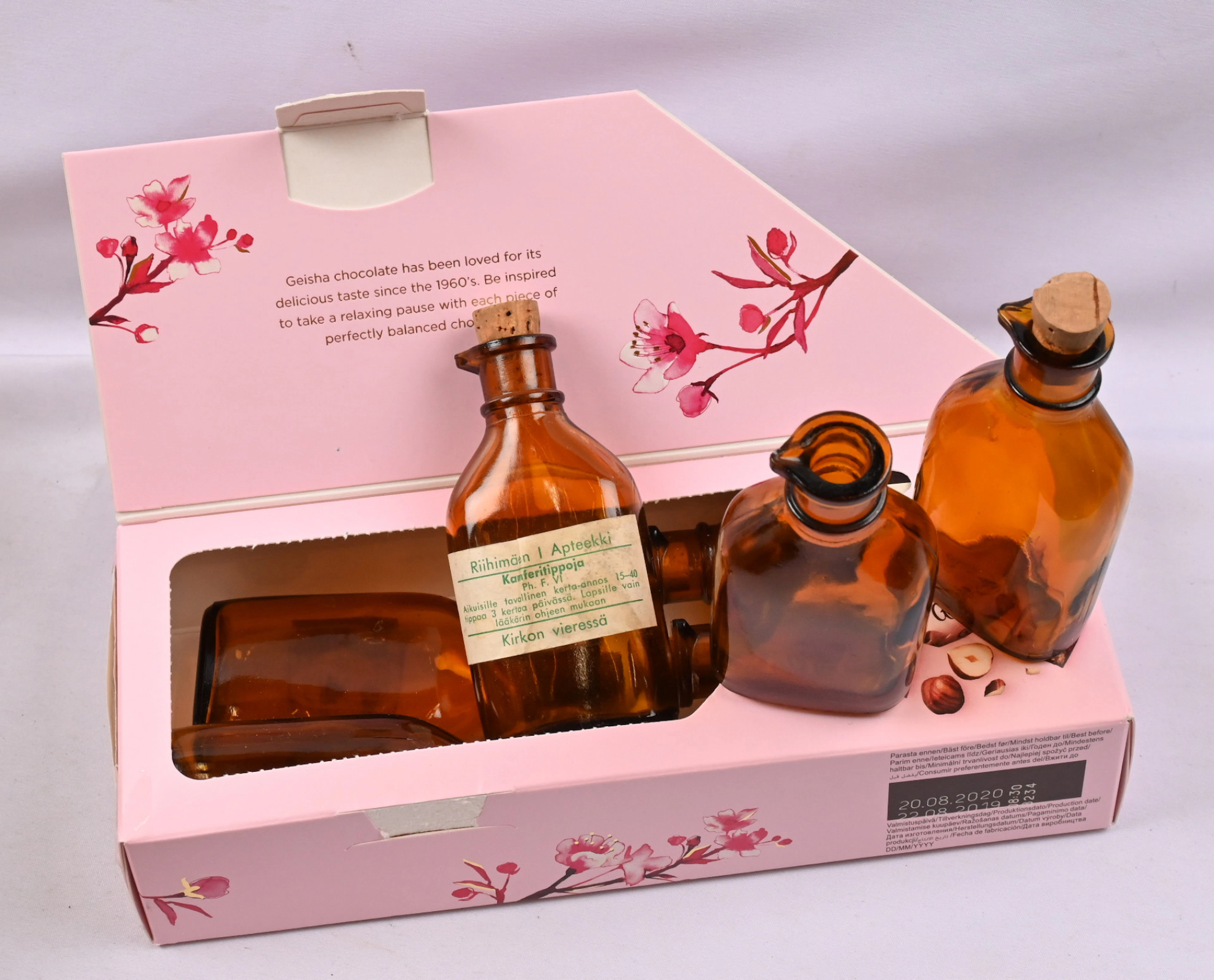 Riihimäki pharmacy small medicine bottles eight pieces.