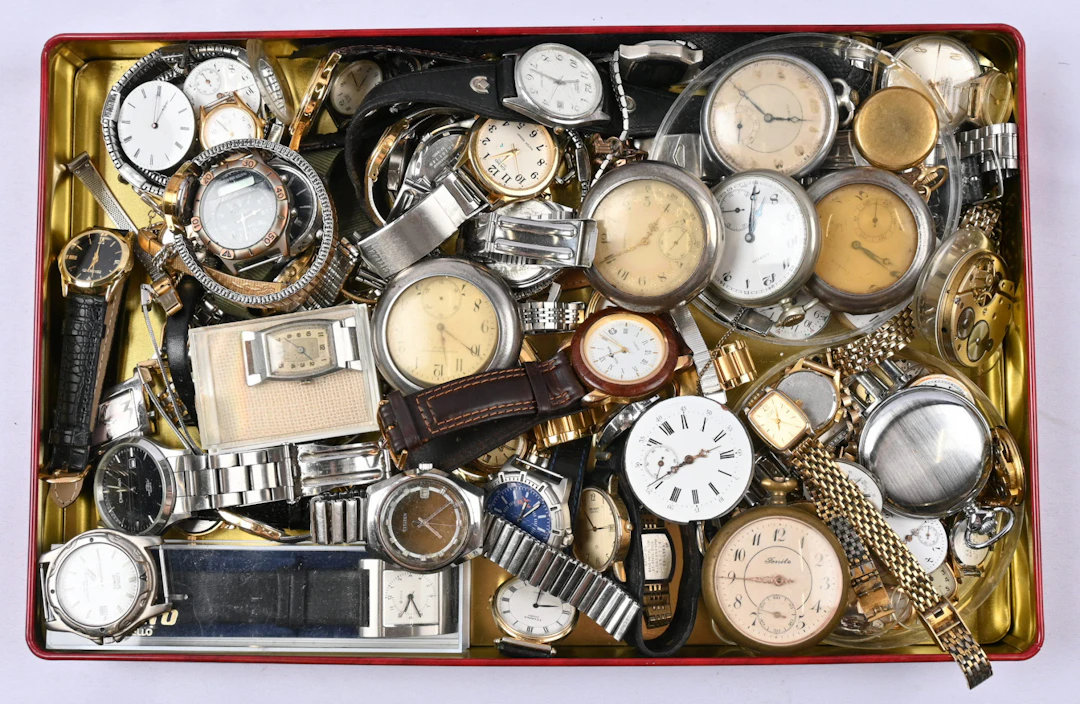 Watches and watch parts selection, over 3 KG.