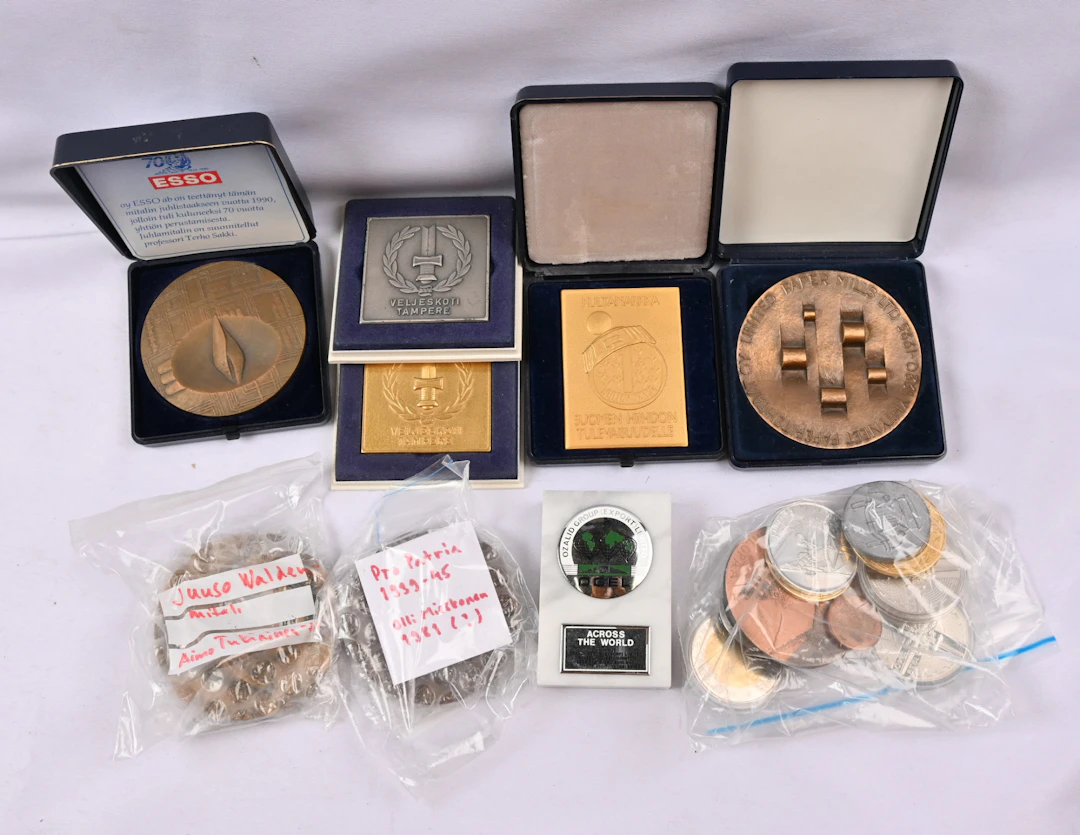 Selection of medals, among them a few large such as Esso (Terho Sakki