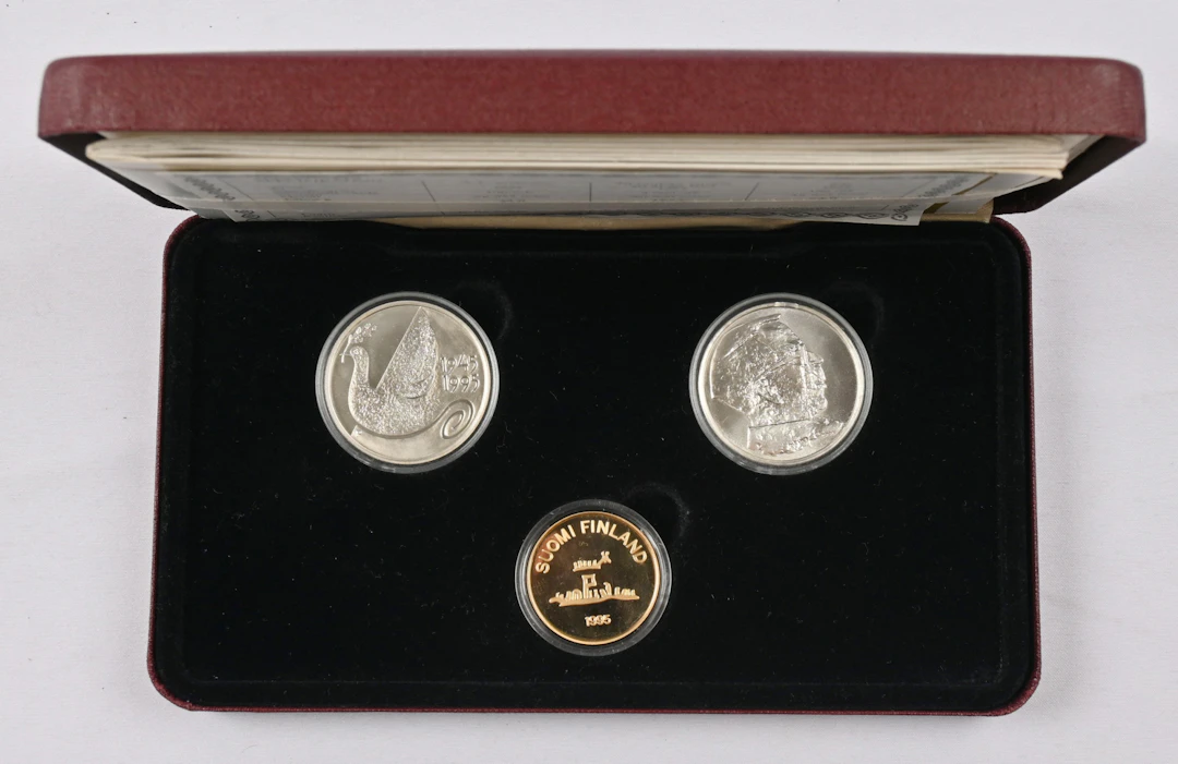 1995 2000 markka 50 years of peace, gold. In a fine box with two silver