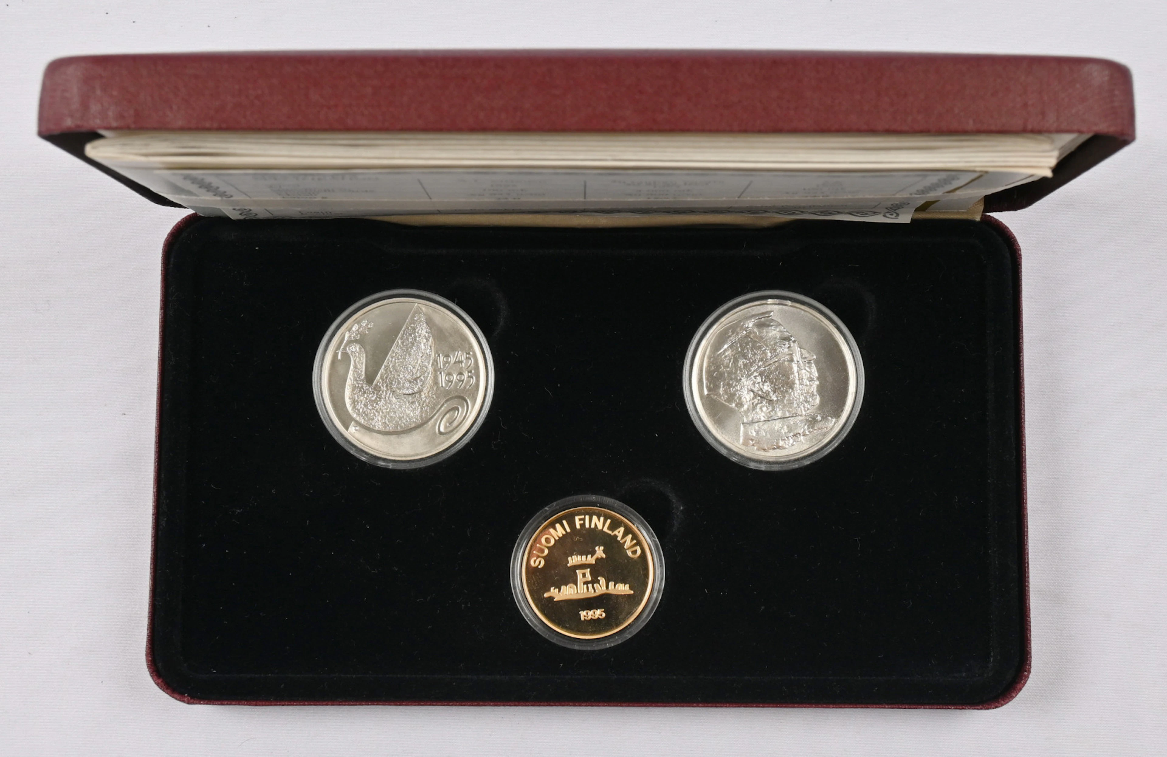 1995 2000 markka 50 years of peace, gold. In a fine box with two silver