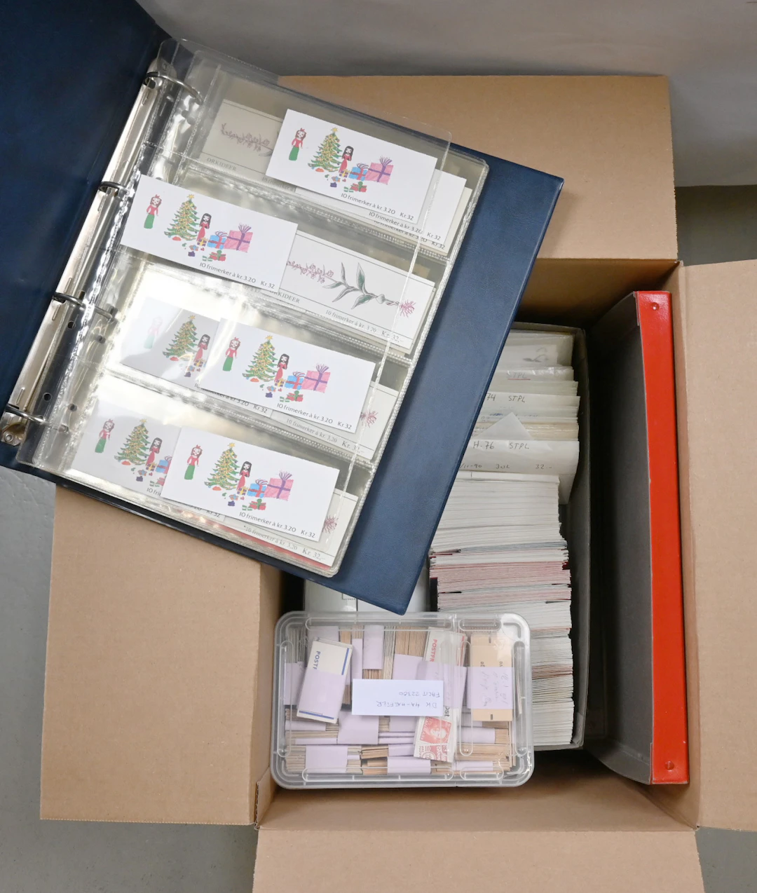 Booklets, large selection in boxes and in albums, total of ca. 6½