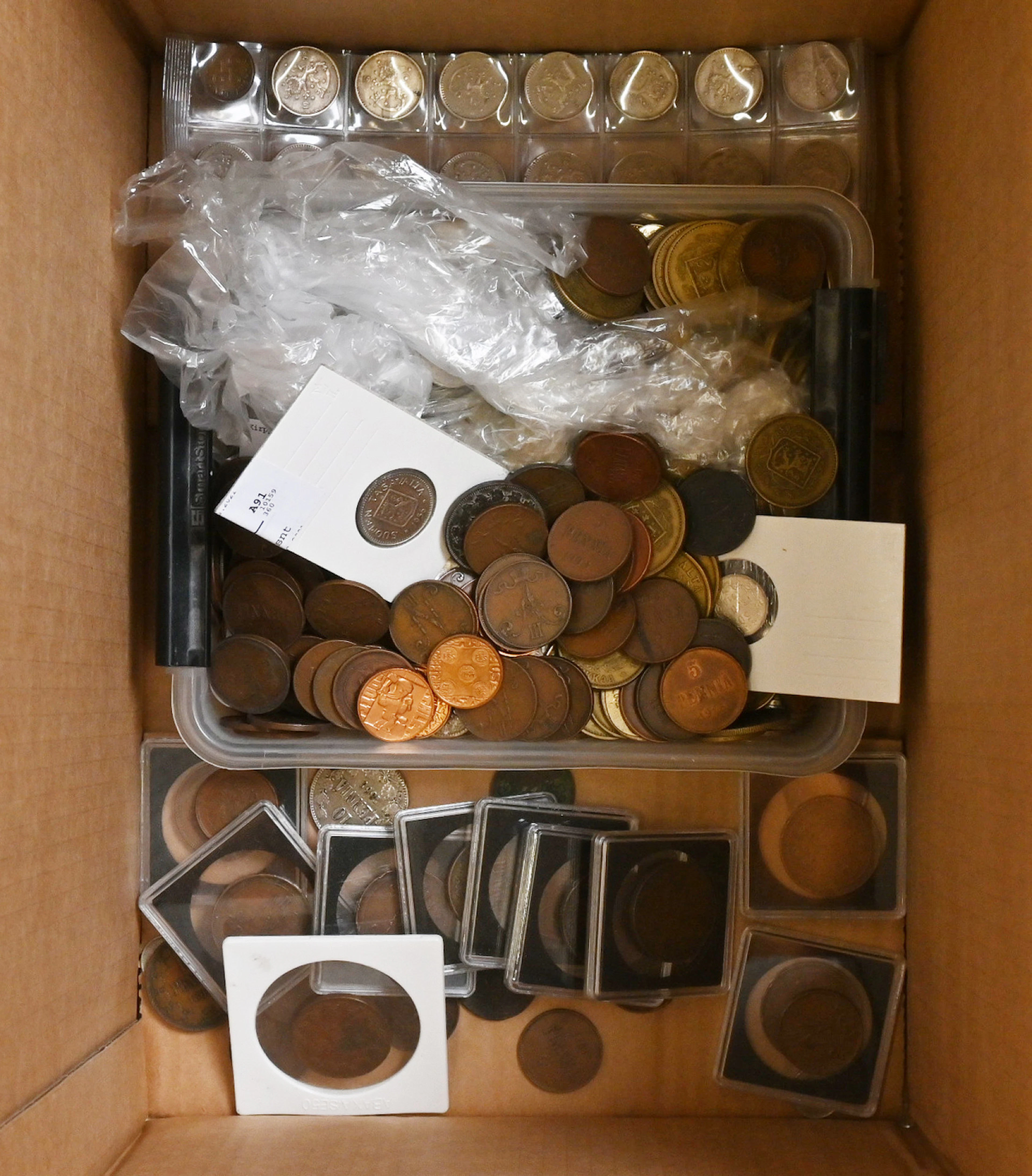 Selection of over 5 KG of coins, also a few banknotes like 1986 500 markka etc.