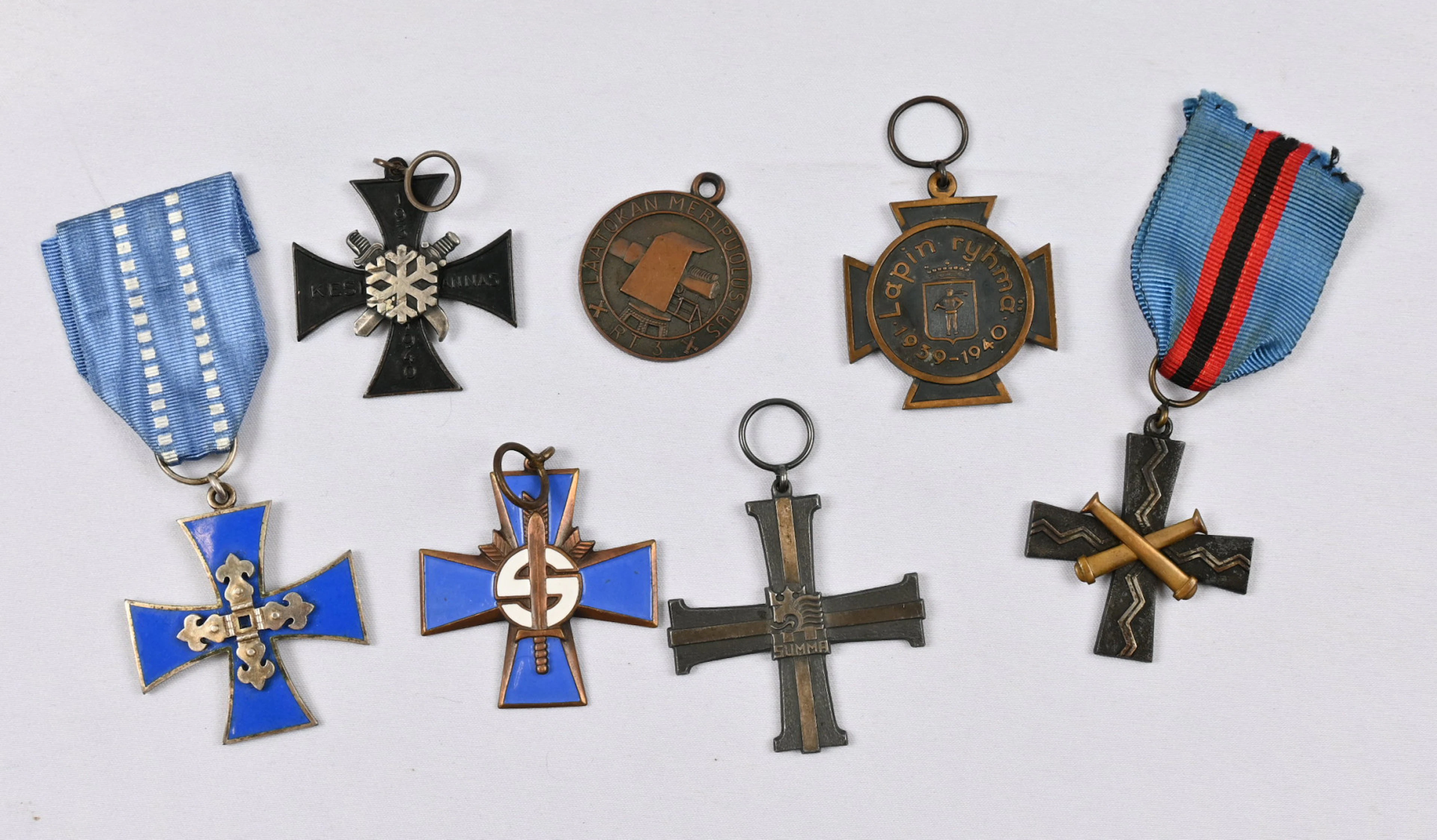 Selection of commemorative crosses, part without ribbons. In total: 7 pieces.