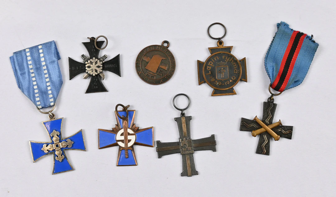 Selection of commemorative crosses, part without ribbons. In total: 7 pieces.