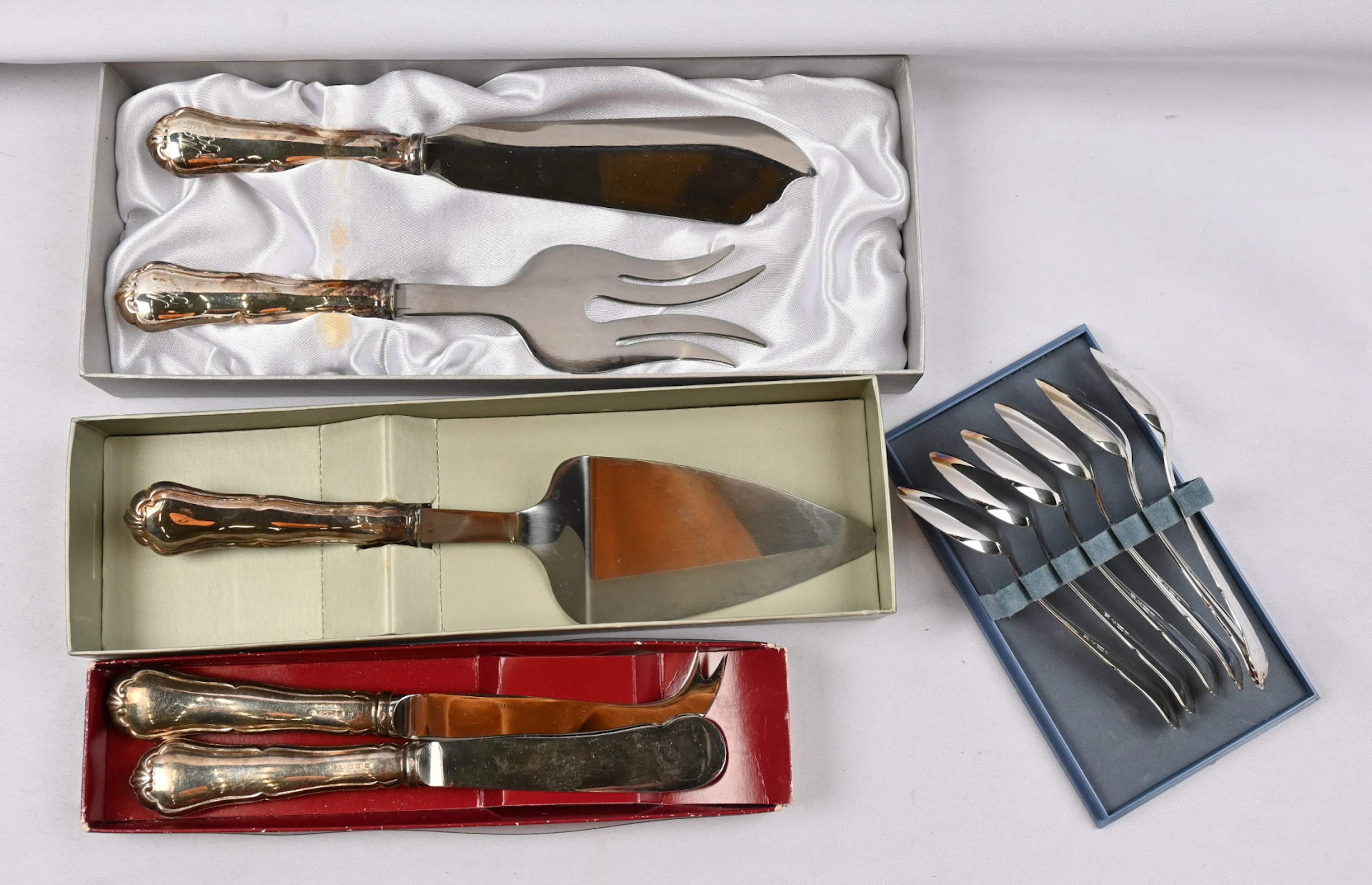 Selection of servers with only handles silver (830) and small spoons