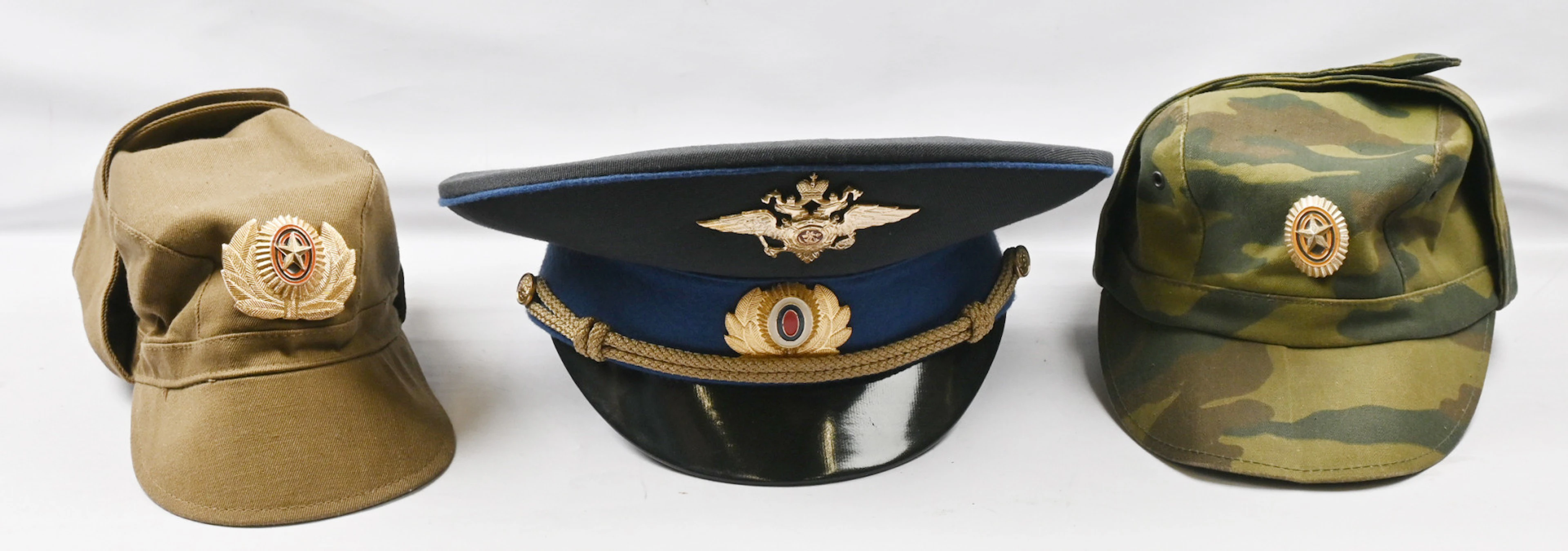 Different headwear of soldiers from the Soviet Union as well as Russian