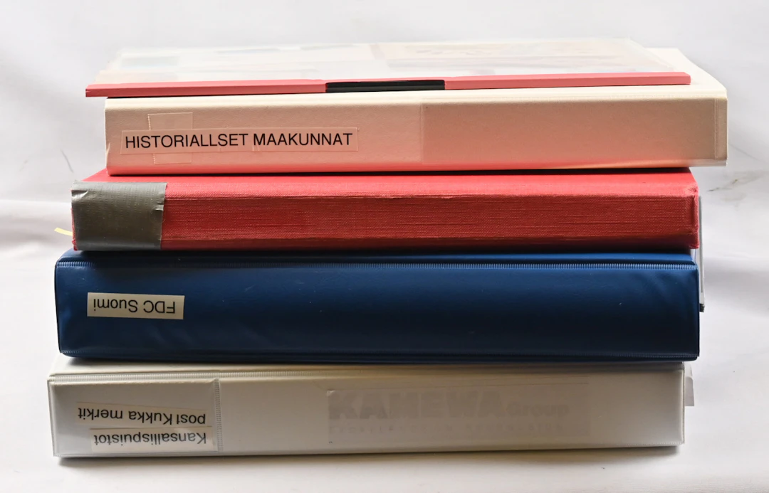 In four different binders mixed selection including eg. 5€ provincial
